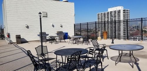 450 Briar Pl, Chicago IL  60657-4737 exterior