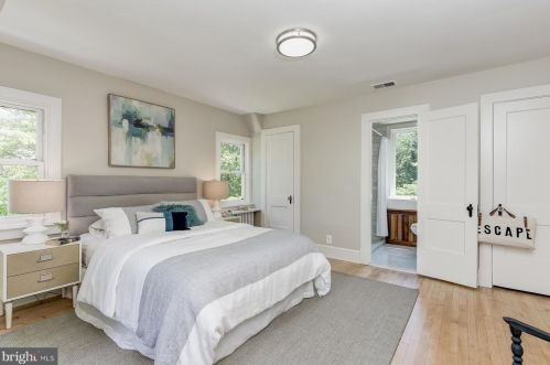 3912 Blackthorn St, Bethesda MD 20815-5056 exterior