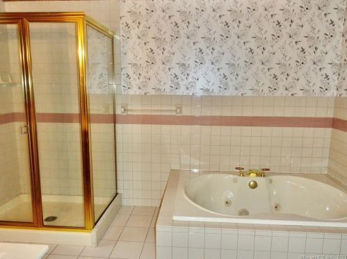 275 Torcon Dr, Torrington CT 06790-5818 exterior