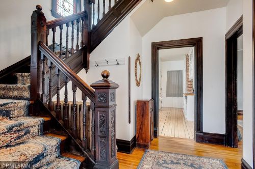 381 Case Ave, Saint Paul MN 55106-3527 exterior