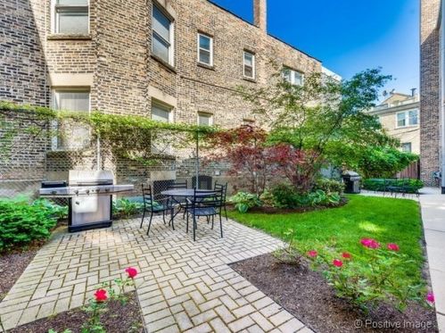 1426 Cullom Ave, Chicago IL  60613-1357 exterior