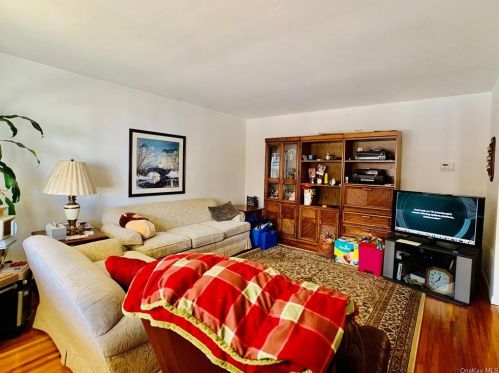 1835 Mayflower Ave, Bronx NY 10461-4007 exterior