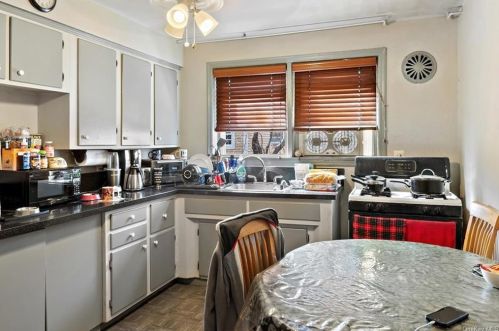 1020 Lydig Ave, Bronx NY 10462-2260 exterior