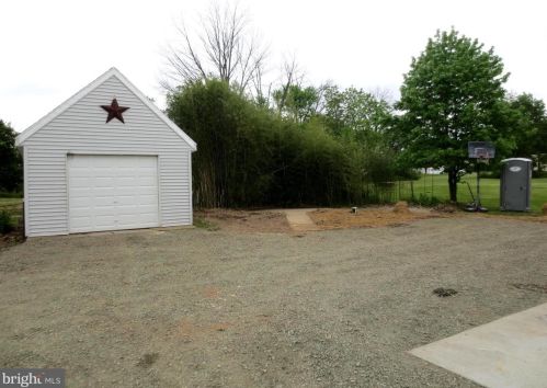 1547 Farmington Ave, Pottstown PA 19464-1401 exterior