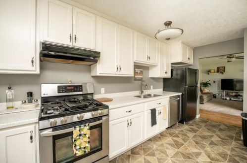 332 12 St, Plainwell MI 49080-1117 exterior