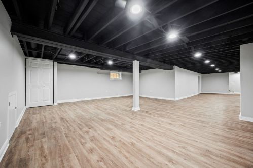 2335 92nd St, Chicago IL  60617-3841 exterior