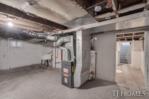 945 Emerson Ave, Meskegon MI  49442-5131 exterior