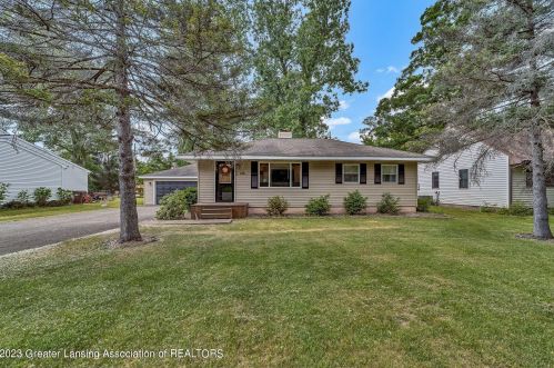 6419 Lake Dr, Haslett, MI 48840-8931