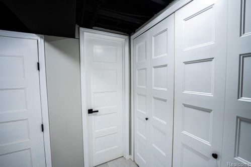 8451 Nightingale St, Dearborn Heights MI  48127-1203 exterior