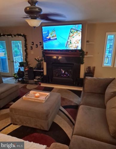 100 Chestnut Ave, Camden NJ 08107-2207 exterior