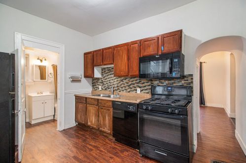 746 Liberty St, Grand Rapids MI 49503-8069 exterior