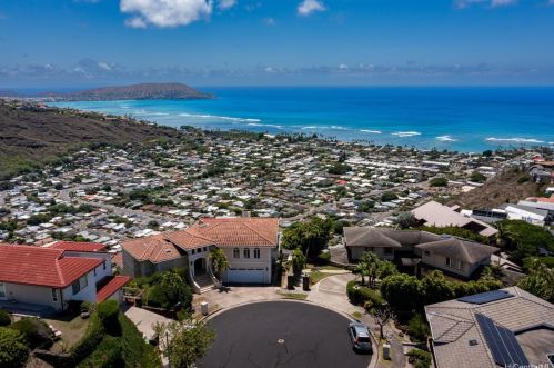 5201 Kuaiwi Pl, Honolulu HI 96821-1560 exterior