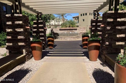 5450 Deer Valley Dr, Phoenix AZ  85054-8118 exterior