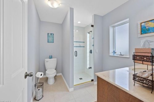 5172 Seahorse Ave, Naples FL 34103-2470 exterior