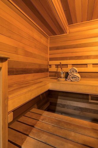 1657 Charles Ave, Saint Paul MN 55104-2226 exterior