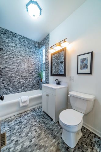 7225 Bennett Ave, Chicago IL  60649-2905 exterior