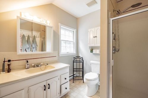 80 Roseland Ter, Springfield MA  01106-1128 exterior