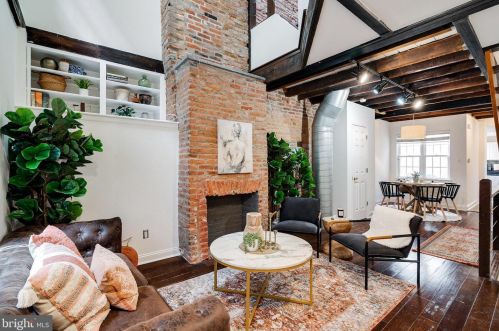 515 27th St, Philadelphia, PA 19146-1012