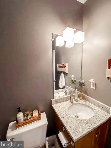 5817 Appleford Dr, Alexandria VA  22315-5625 exterior