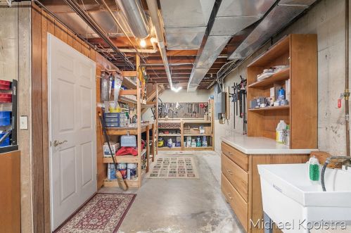 1742 Derbyshire St, Grand Rapids MI 49508-2522 exterior