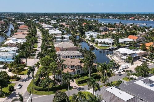 1801 Kingfish Rd, Naples FL 34102-1536 exterior