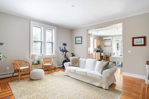 29 Champlin St, Middletown RI 02840-2879 exterior