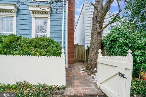 325 Patrick St, Alexandria VA 22314-2443 exterior