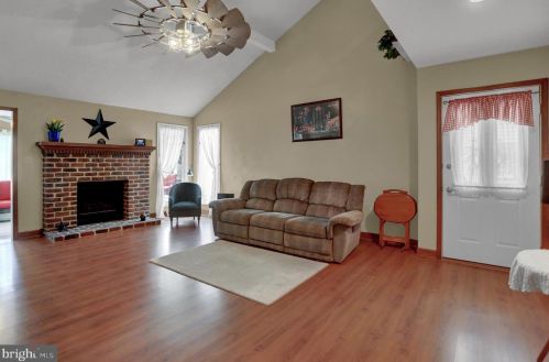 181 Primrose Ln, Hanover PA 17331-5211 exterior