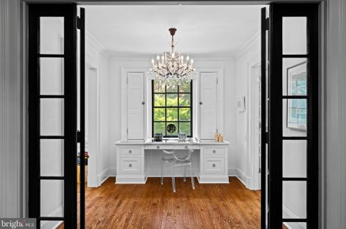 104 Mermaid Ln, Philadelphia PA 19118-3246 exterior