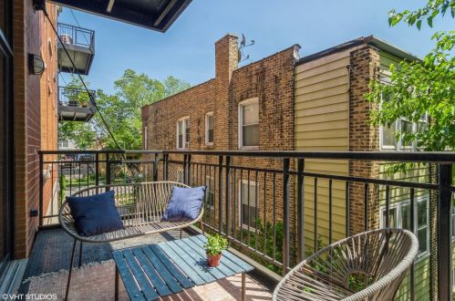 3944 Claremont Ave, Chicago IL 60618-3843 exterior