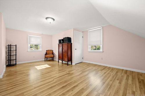 26 Hemlock Dr, Milford CT 06461-2311 exterior