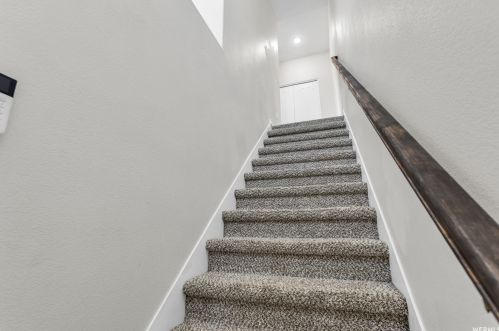 7204 Brittany Town Dr, Taylorsville UT 84084-4609 exterior