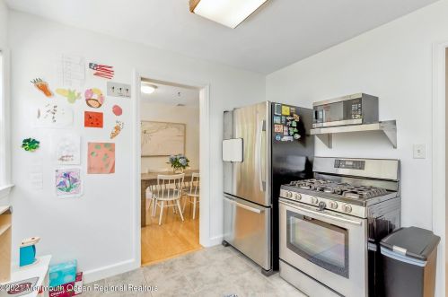 182 Beechwood Dr, Red Bank NJ 07702 exterior