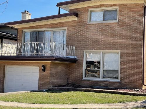 7065 Kilpatrick Ave, Chicago IL 60629-5638 exterior