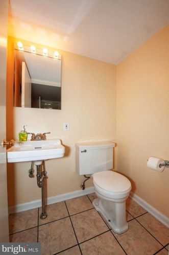 576 Kromer Ave, Berwyn PA 19312-1318 exterior