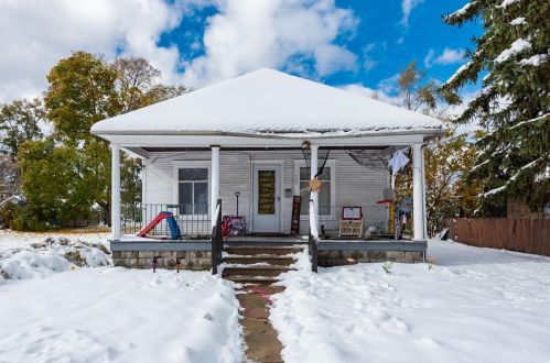 1687 Smith St, Meskegon, MI 49442-5623