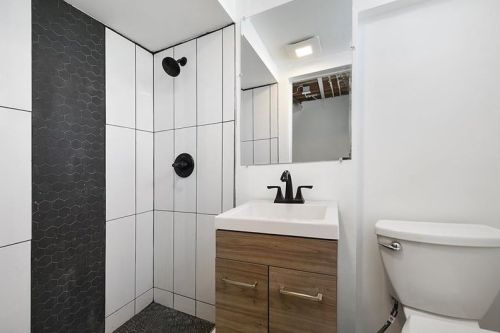 4985 Aspen St, Pittsburgh PA  15122-1250 exterior