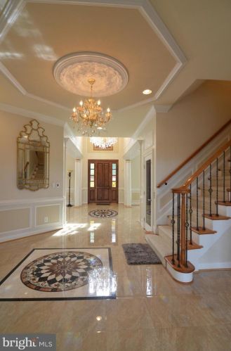 1583 Maddux Ln, Mc Lean VA  22101-3245 exterior