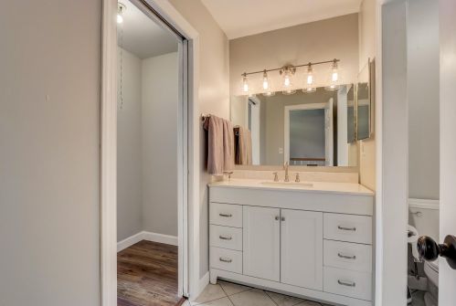 5592 27, Milwaukee WI 53221-4106 exterior