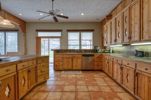 3064 Spg Br Rd, Montgomery TX 77316-2503 exterior