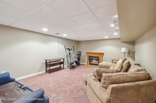 502 Brunswick Dr, Dewitt MI 48820-9189 exterior