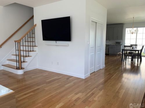 71 Cherry St, Edison, NJ 08817-4866