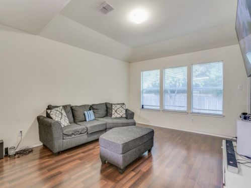 6807 Clark Vista Dr, Dallas TX  75236-5811 exterior