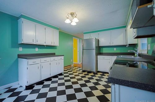 81 Rte 80, Deep River CT 06419-1429 exterior