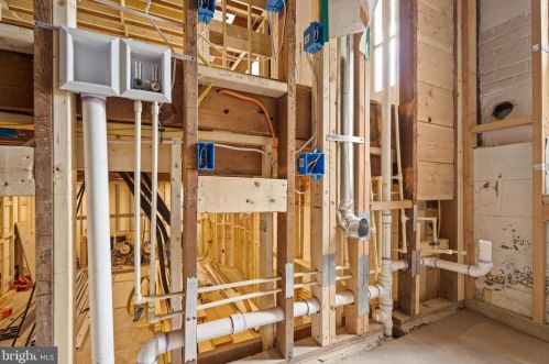 5121 Klingle St, Washington DC  20016-2654 exterior