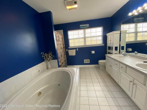 57 Dunham Ave, Edison NJ 08817-3362 exterior