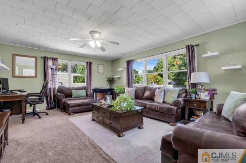 51 Stony Rd, Edison NJ 08817-3236 exterior