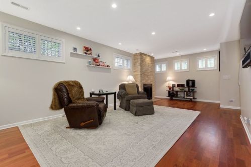 344 Scott St, Chicago IL 60610-0043 exterior