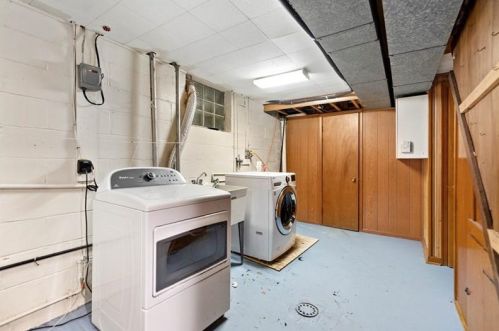 5034 Leona Dr, Pittsburgh PA 15227-3622 exterior