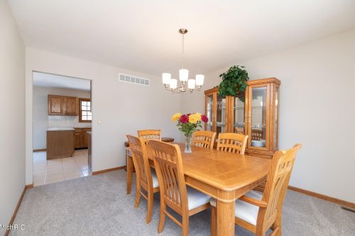 10400 Roger St, Kalamazoo MI 49002-7185 exterior